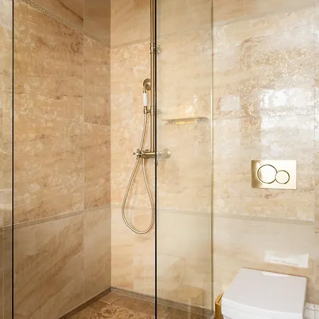 The Donatella - Champs Elysees *